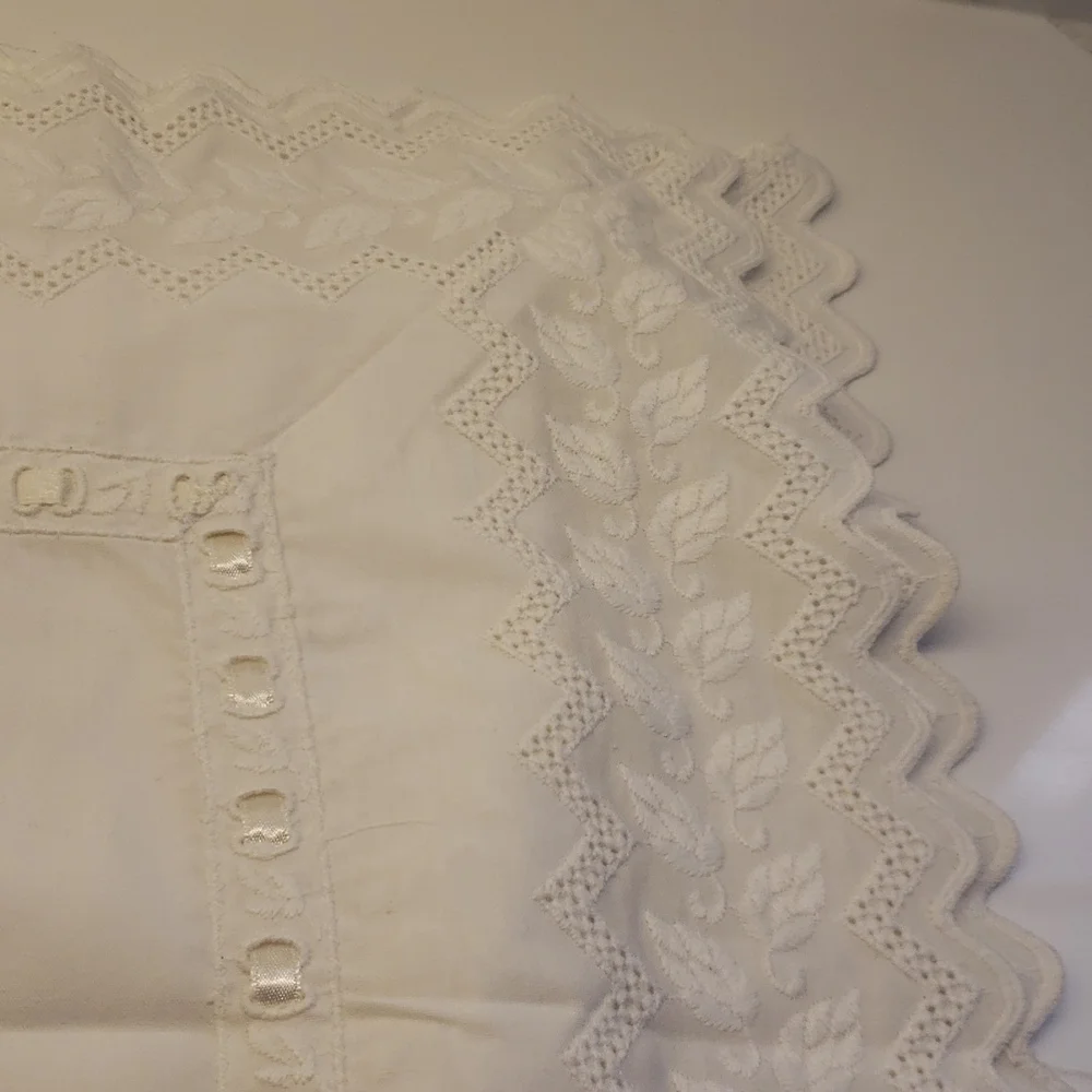 𝅺jonelle Pillow Case Cover Bedding White lace intricate decoration scallop - Picture 3 of 10